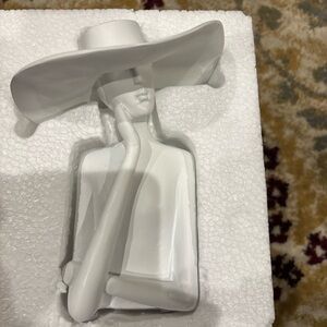 Elegant White Sculpture with Hat
